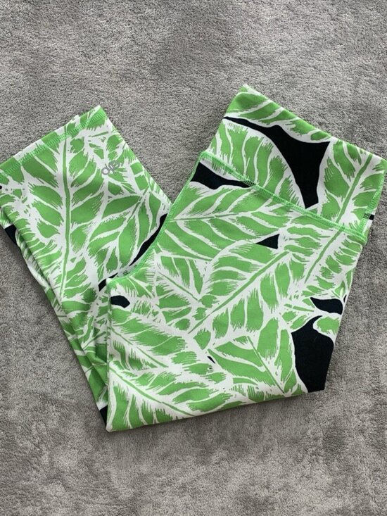 ALO Pants - Alo Yoga Leggings Women’s Medium Green Palm Springs Glow Stick Air Brush Cropped